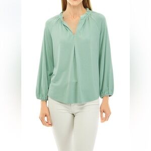 Wonderly Green Women's Top NWT